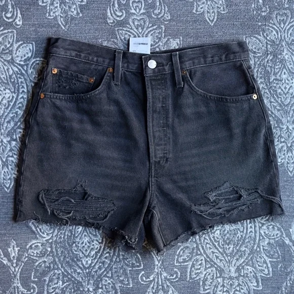 Re/Done Distressed Cut Off Shorts in Destroyed Shadow Black Size 30